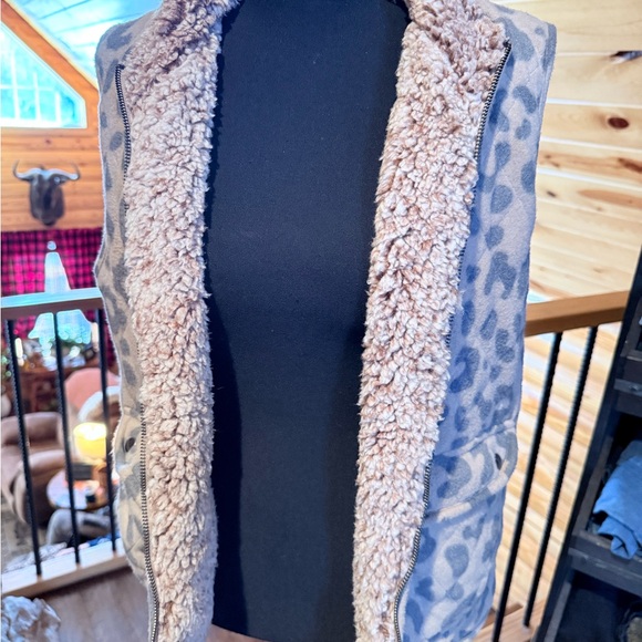 Tan Leopard Print Fleece Vest - Picture 2 of 4